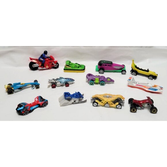 Lot of 12 Die Cast Plastic Specialty Vehicles Hot Wheels Matchbox - Picture 4 of 6